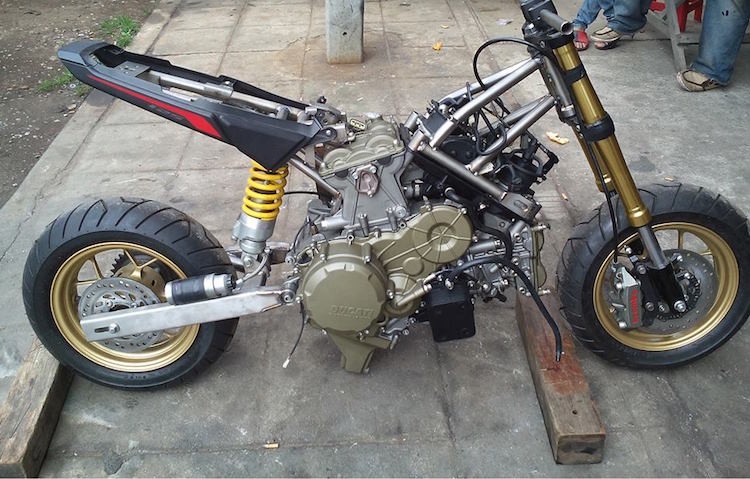 “Soc” voi Honda MSX 125 lap may sieu moto Ducati 1199R-Hinh-4