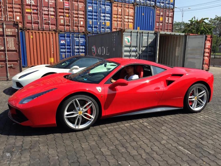 Cap doi sieu xe Ferrari 488 GTB tri gia 30 ty ve Viet Nam-Hinh-3