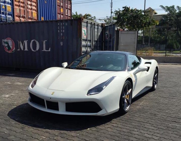 Cap doi sieu xe Ferrari 488 GTB tri gia 30 ty ve Viet Nam-Hinh-4