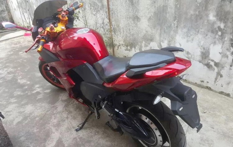 Sau oto, xe dap - den luot moto PKL dien 