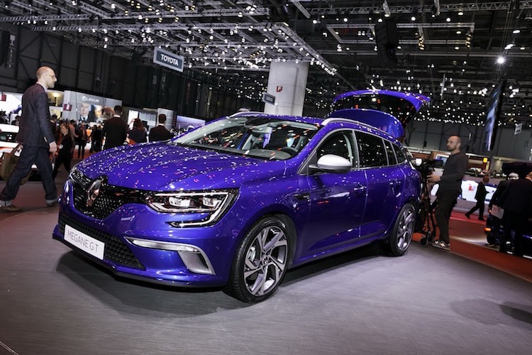 Hatchback “sieu tien dung” Renault Megane Sport Tourer