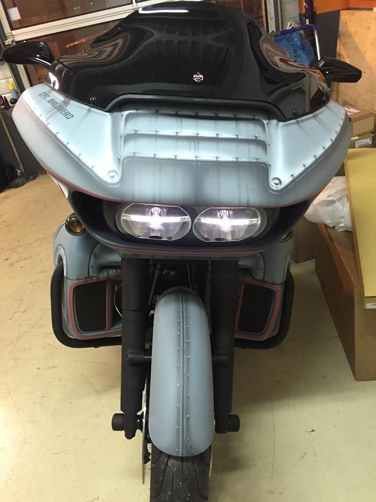 Harley Road Glide phong cach may bay chien dau My-Hinh-3