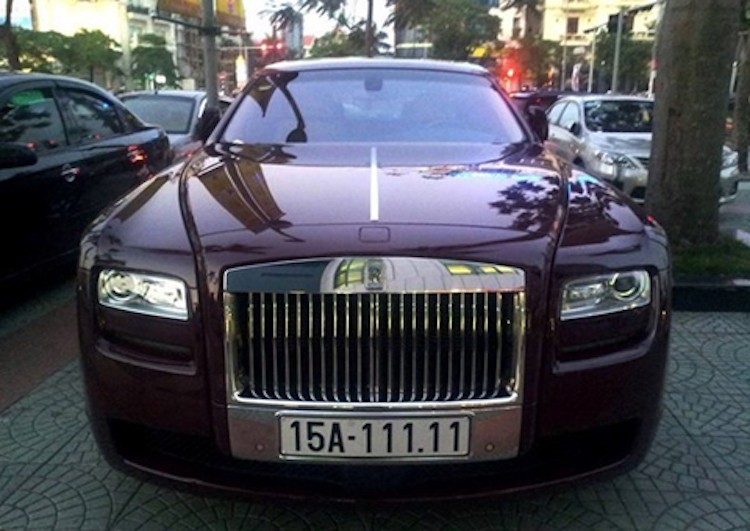 Dan xe Rolls-Royce chuc ty bien 