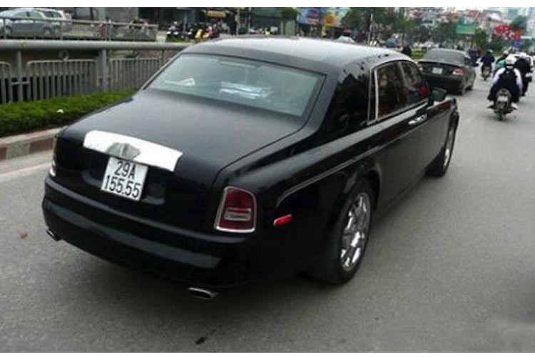 Dan xe Rolls-Royce chuc ty bien 