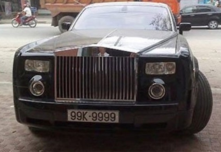 Dan xe Rolls-Royce chuc ty bien 