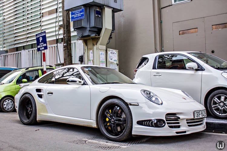 Sieu xe Porsche 911 Turbo “trang tinh khoi” tai Ha Noi-Hinh-2