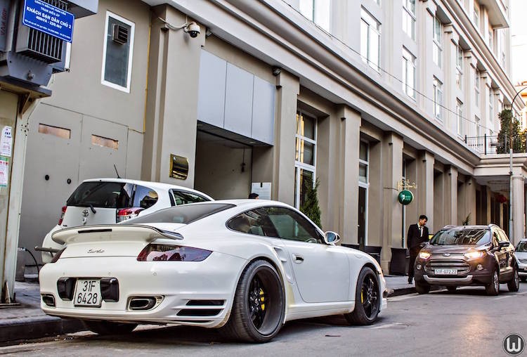 Sieu xe Porsche 911 Turbo “trang tinh khoi” tai Ha Noi-Hinh-8