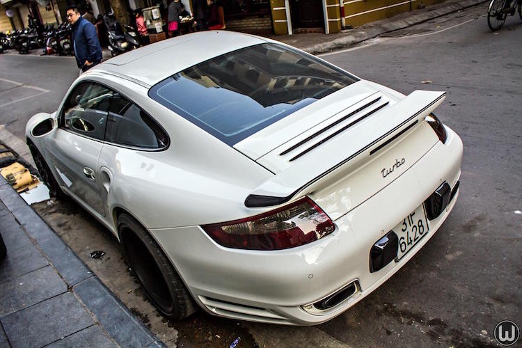 Sieu xe Porsche 911 Turbo “trang tinh khoi” tai Ha Noi-Hinh-9