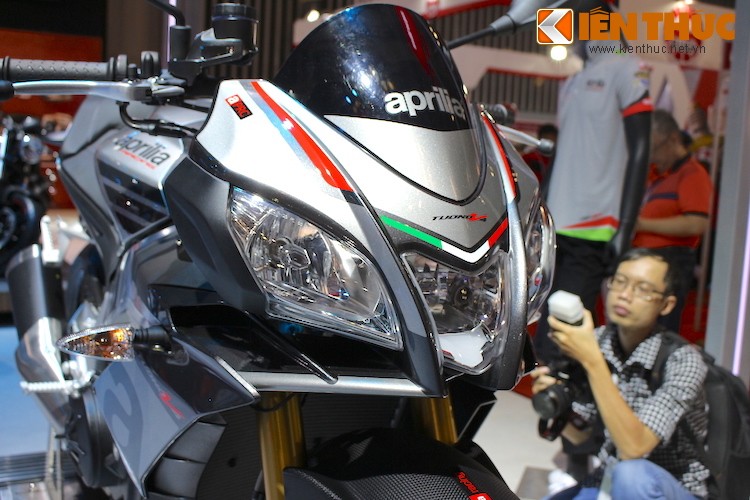 Aprilia Tuono V4 - doi thu Kawasaki Z1000 tai VN-Hinh-2