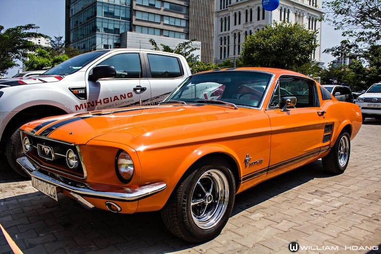 Cap doi sieu xe co bap Ford Mustang “sieu doc” tai VN