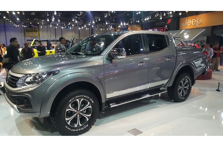 Mitsubishi Triton co “anh em song sinh” Fiat Fullback