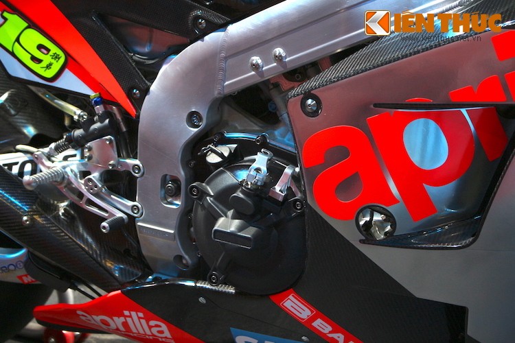 Can canh “xe dua hang doc” MotoGP Aprilia RS-GP tai VN-Hinh-8
