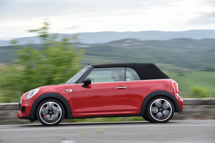 Xem Mini Convertible JCW mui tran pho dien suc manh-Hinh-3