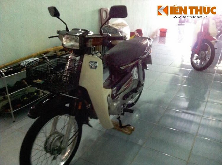 Honda Dream Thai chay 20 nam dep 