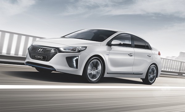 Hyundai nhan giai thuong tai Duc nho “xe xanh” IONIQ-Hinh-2