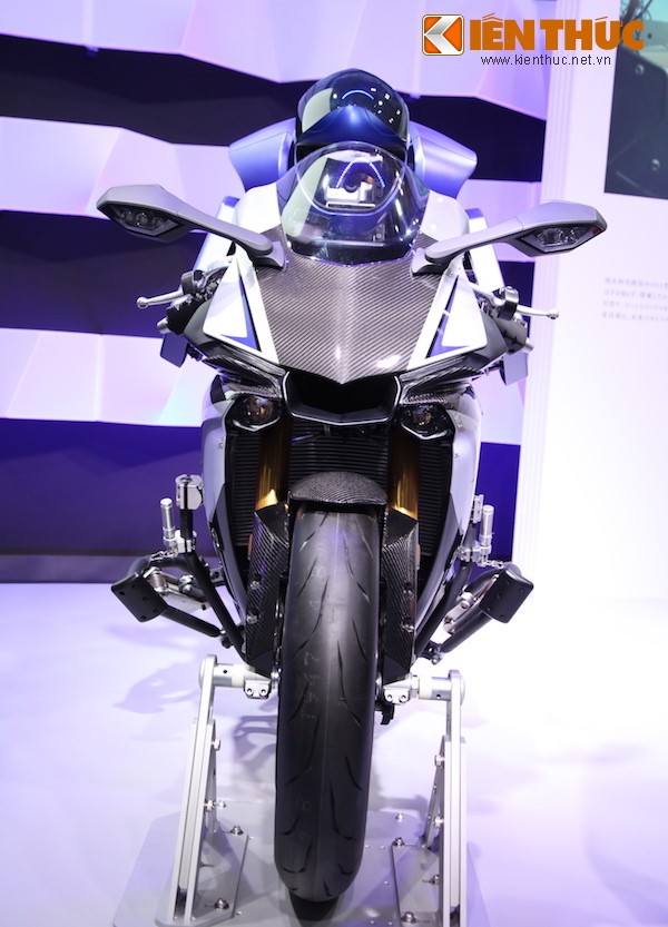 Valentino Rossi “dau” robot Yamaha Motobot tren duong dua-Hinh-3