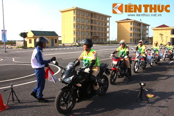 Honda Viet Nam cung CSGT trien khai cac hoat dong ATGT-Hinh-5