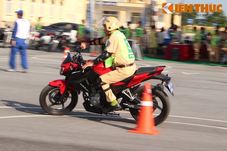 “Xe luyen cong” Honda CB300F cua Canh sat giao thong Viet-Hinh-11