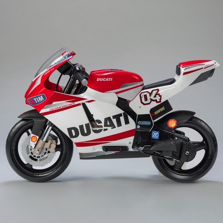 Ducati ra mat hang loat 