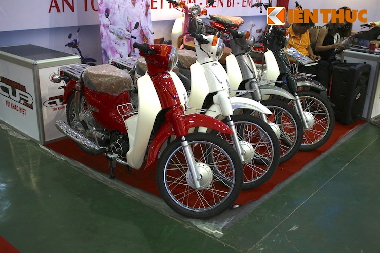 Chi tiet xe no “nhai” Honda Super Cub doi moi gia 14 trieu