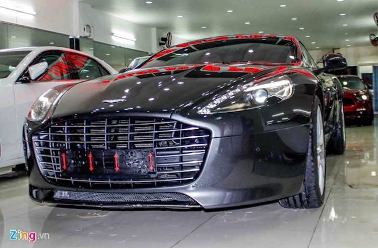 Sieu xe 4 cho Aston Martin Rapide S dau tien ve VN-Hinh-3