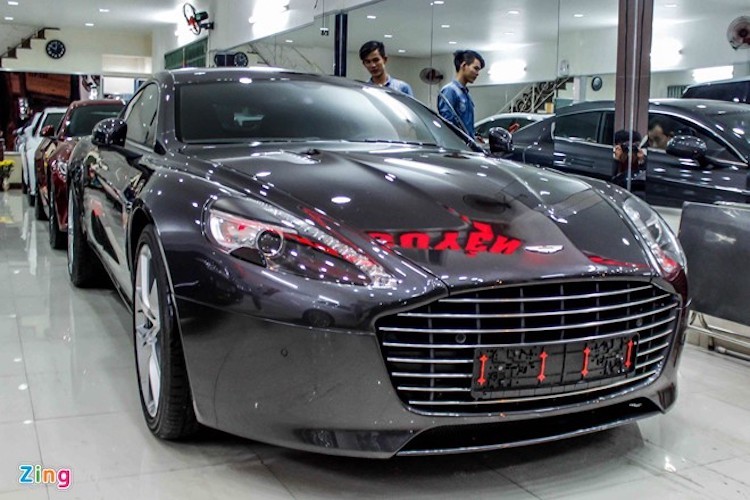 Sieu xe 4 cho Aston Martin Rapide S dau tien ve VN