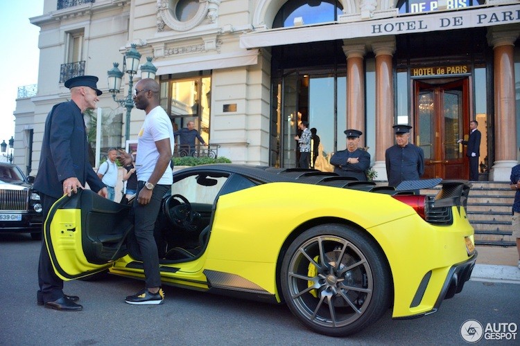 Samuel Eto'o cuoi “ngua chien” Ferrari 458 Italia den Monaco-Hinh-3