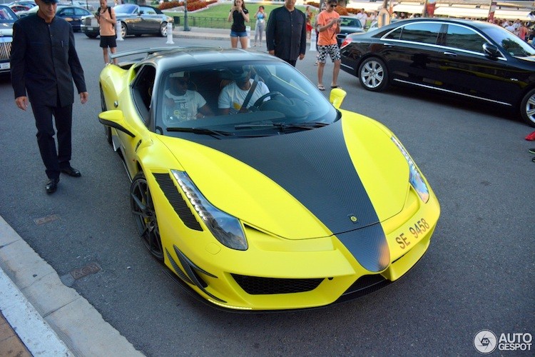 Samuel Eto'o cuoi “ngua chien” Ferrari 458 Italia den Monaco