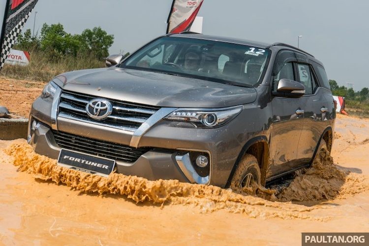 Toyota Fortuner 2016 vẫn ngoảnh mặt với thị trường Việt Nam