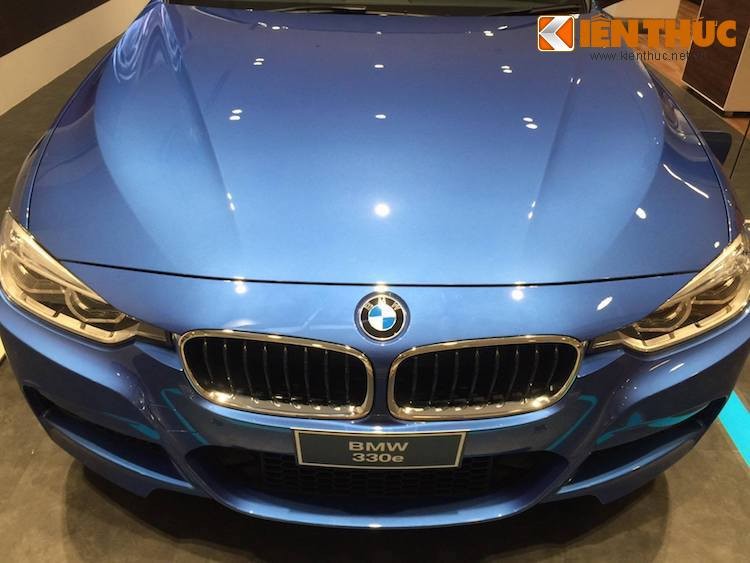 “Cham mat” xe xanh BMW 330e chay dong co xang-dien-Hinh-3