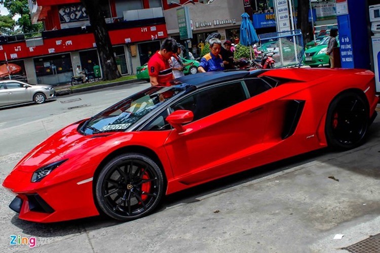 Sieu xe Aventador Roadster gia 25 ty 