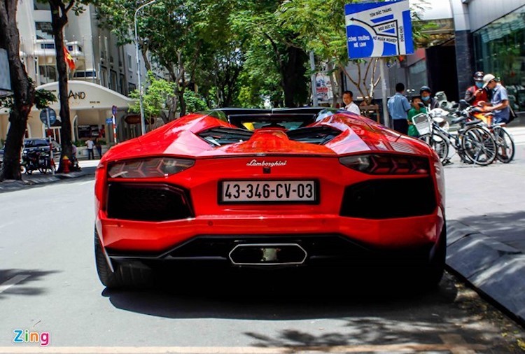 Sieu xe Aventador Roadster gia 25 ty 