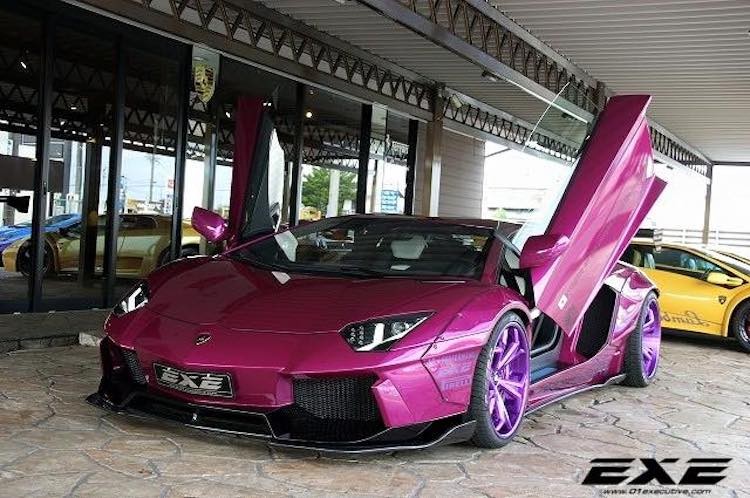 Sieu xe Lamborghini Aventador tim hong 