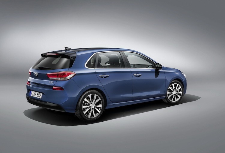 Hatchback Hyundai i30 moi co gi de 