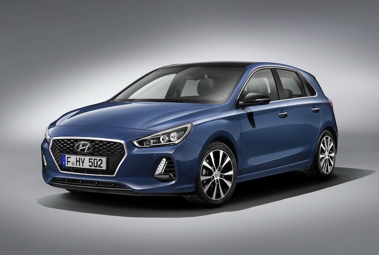 Hatchback Hyundai i30 moi co gi de 