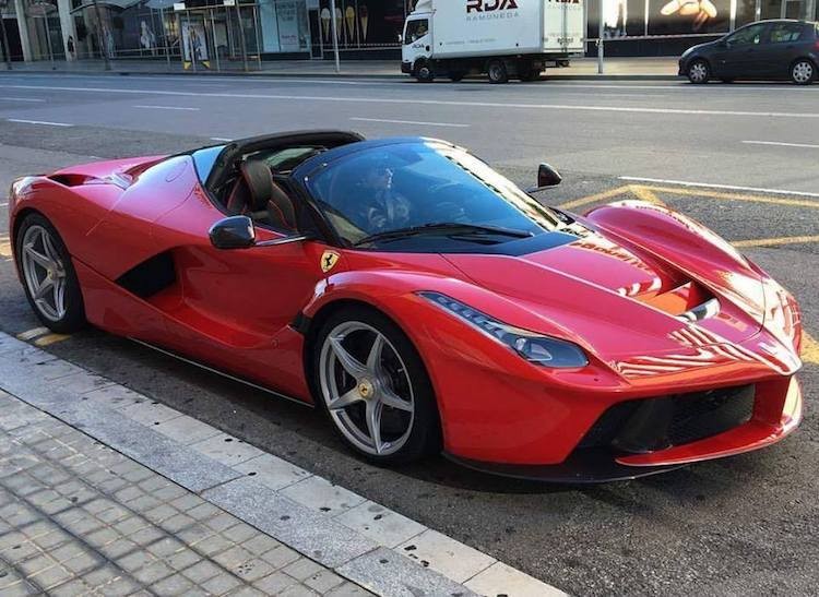 Sieu xe mui tran LaFerrari Aperta lan dau “xuong pho“-Hinh-2