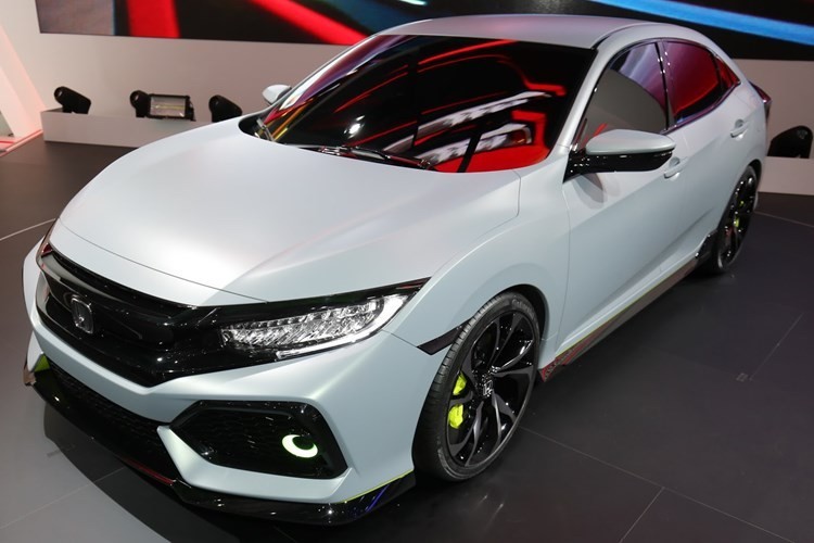 Soi Honda Civic hatchback 5 cua truoc ngay ra mat