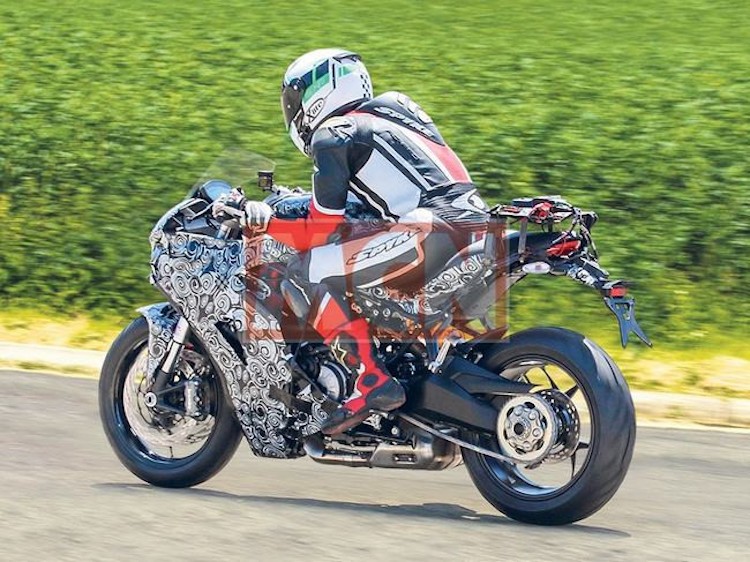 “Cap doi” moto the thao Ducati may 939 lan dau lo dien-Hinh-2