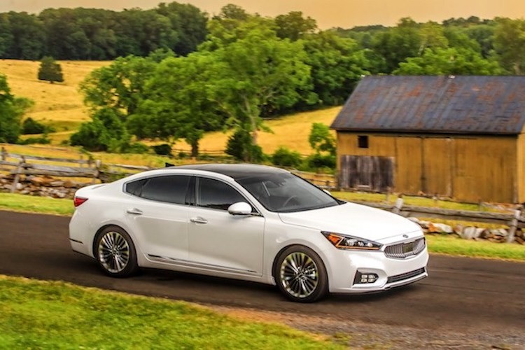 Sedan co trung Kia Cadenza 2017 