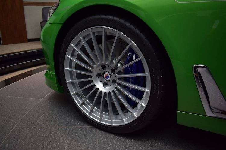 &quot;Soi&quot; xe sang BMW Alpina B7 mau doc cua dia gia A Rap-Hinh-4