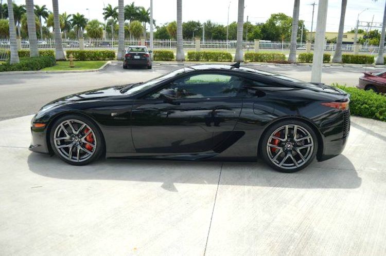 Soi sieu xe sang “hang hot” Lexus LFA gia hoi 6,09 ty-Hinh-3