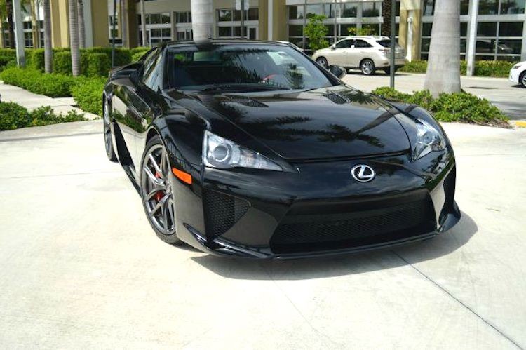 Soi sieu xe sang “hang hot” Lexus LFA gia hoi 6,09 ty