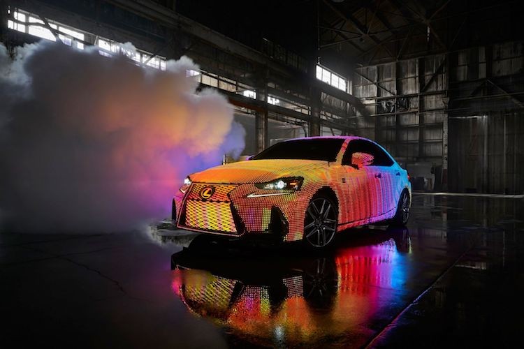 “Loa mat” ngam xe sang Lexus do 41.999 bong den LED