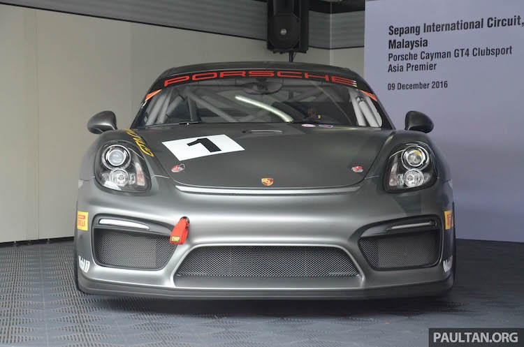 Sieu xe Porsche Cayman GT4 dau tien “cap ben