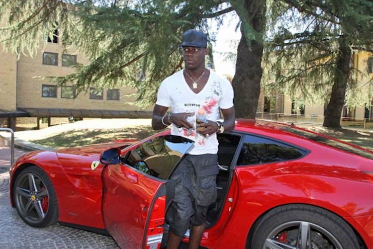 Mario Balotelli “boc tem” sieu xe Alfa Romeo Giulia Quadrifoglio-Hinh-7