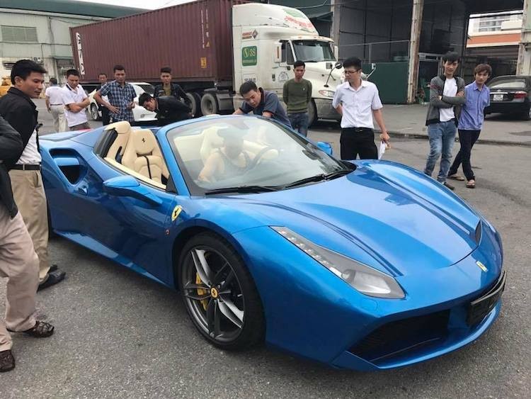 “Dap thung” sieu xe Ferrari 488 Spider dau tien tai VN-Hinh-2