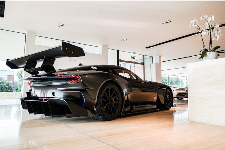 Sieu xe “gia re” Aston Martin Vulcan chi 70,1 ty dong-Hinh-4