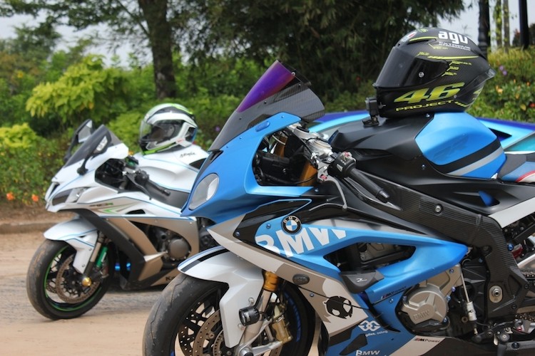 BMW S1000RR tu tin 