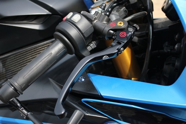 BMW S1000RR tu tin 