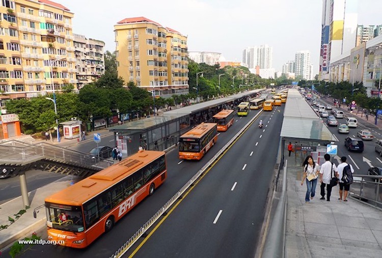 BRT Viet Nam loay hoay 'chay dua' voi xe buyt cua cac nuoc-Hinh-4